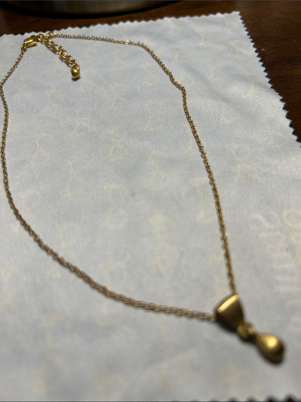 Gold Tone Teardrop Pendant Necklace - Elegant Women's Jewelry
